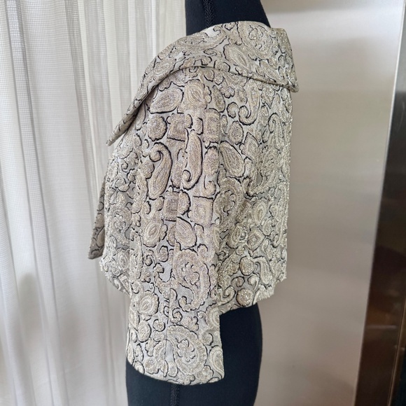Vintage 1950s lame bolero, gold black cream brocade paisley, short jacket, 4 (S) - Picture 8 of 13
